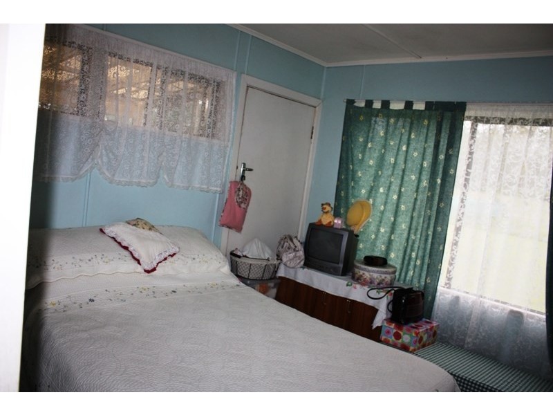 1 Cameron Road, Blackbutt QLD 4306