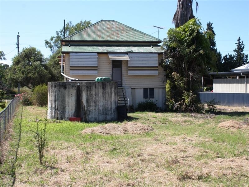 39 Charles Street, Toogoolawah QLD 4313