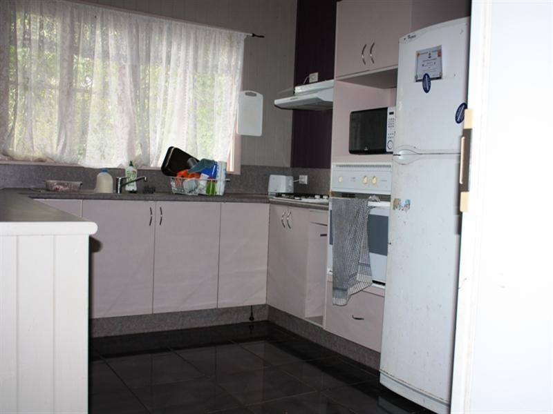 70 Dingyarra Street, Toogoolawah QLD 4313