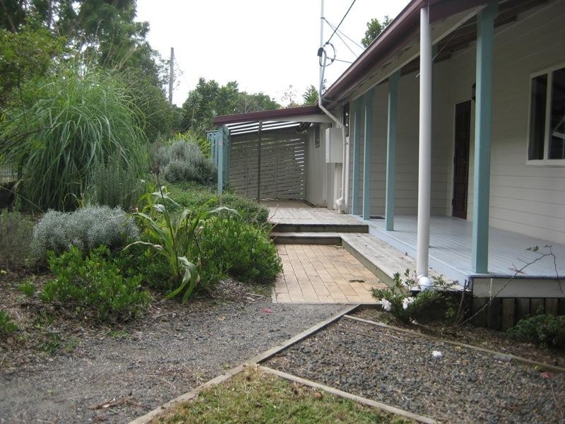 1 Gipps Street, Somerset Dam QLD 4312