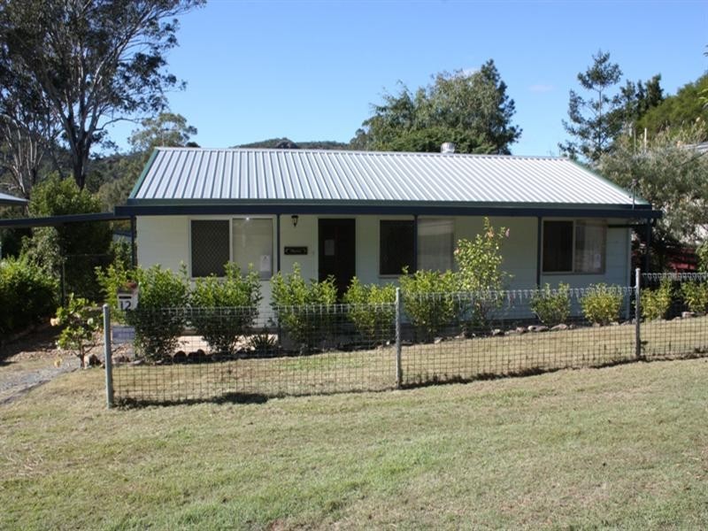 12 Down Street, Esk QLD 4312