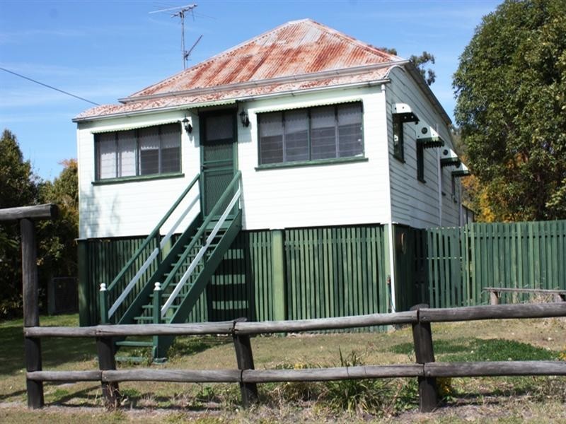 14 Dingyarra Street, Toogoolawah QLD 4313