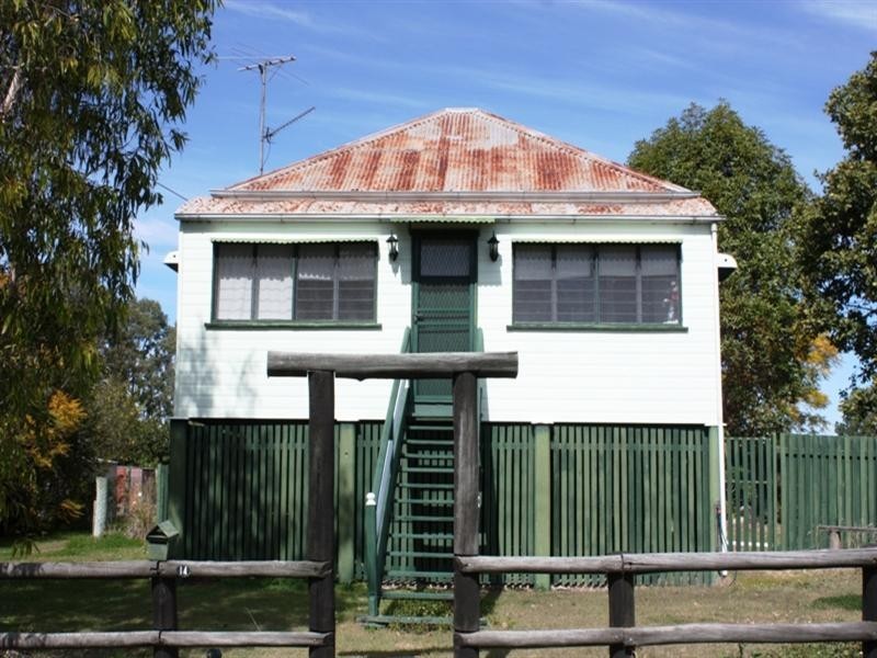 14 Dingyarra Street, Toogoolawah QLD 4313