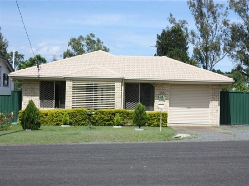 11 Charles Street, Toogoolawah QLD 4313