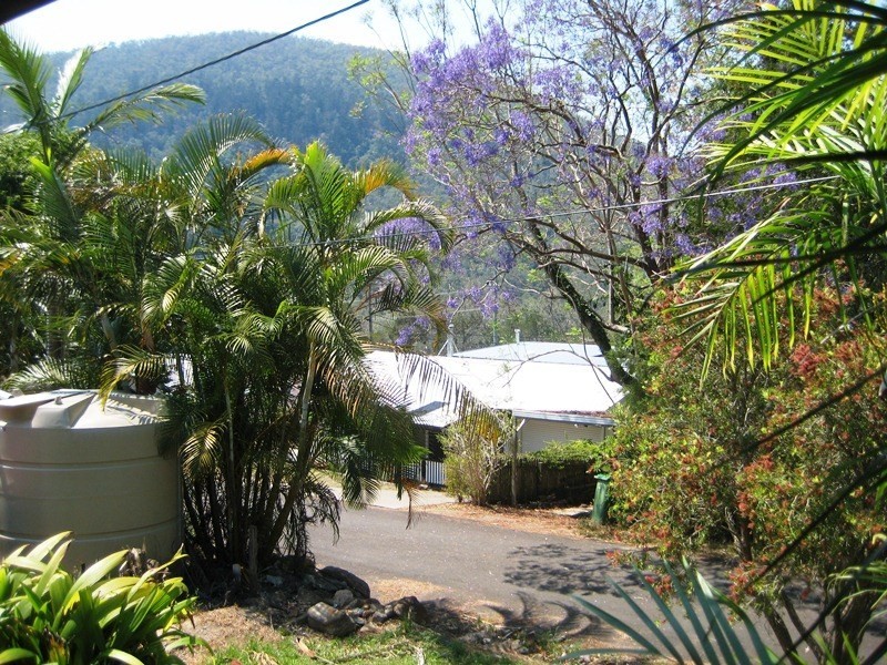 8 Second Avenue, Somerset Dam QLD 4312