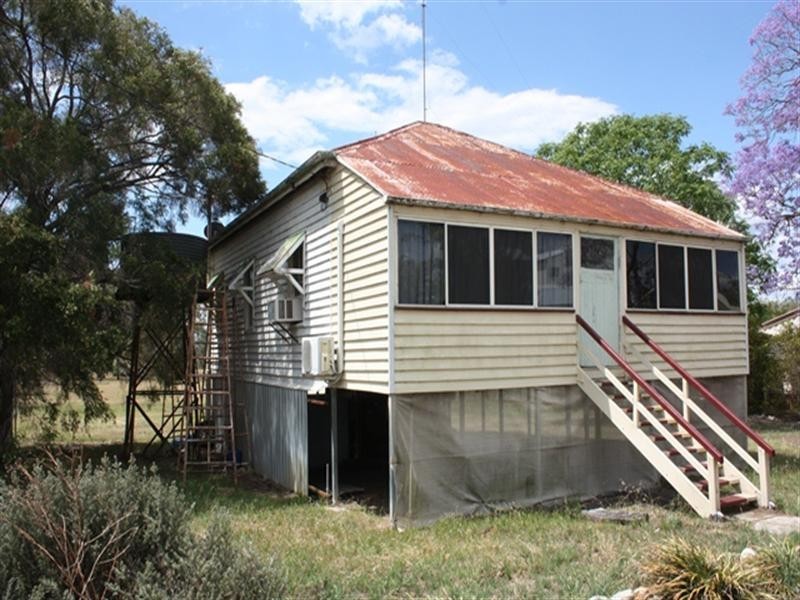 21 Dingyarra Street, Toogoolawah QLD 4313