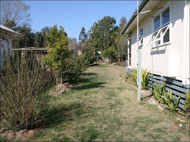 14 Short Street, Esk QLD 4312