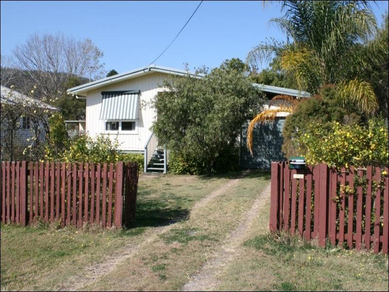 14 Short Street, Esk QLD 4312