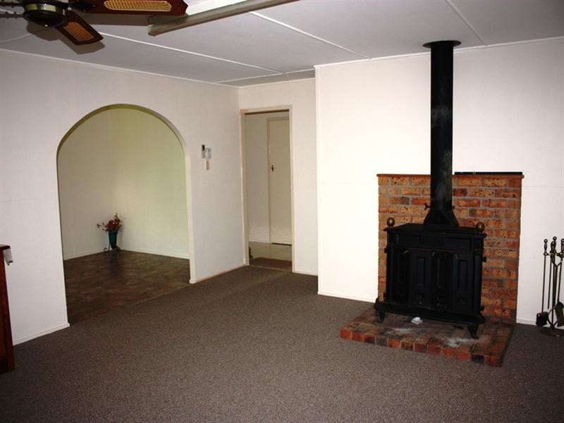 84 Bellambi Street, Toogoolawah QLD 4313