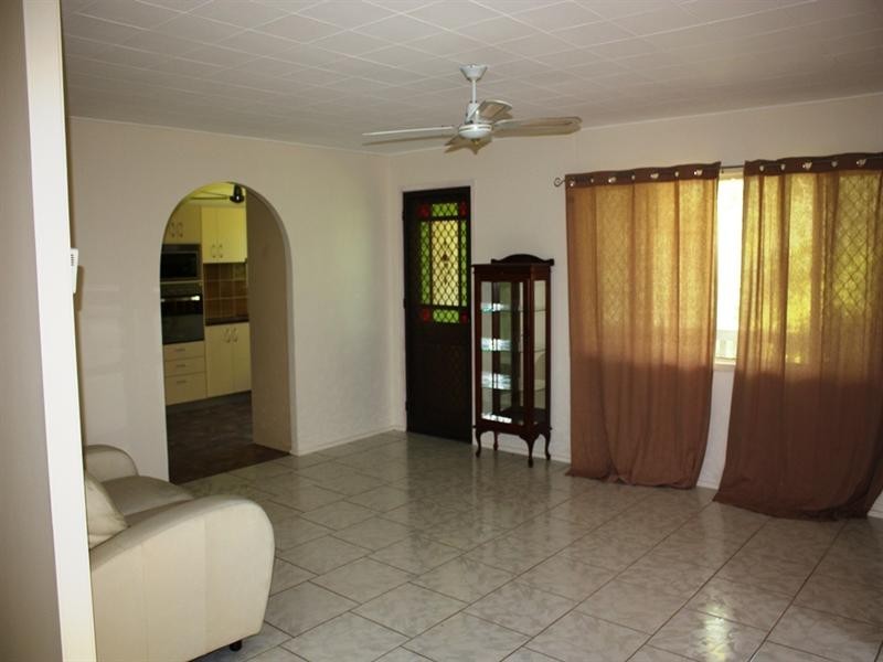 84 Bellambi Street, Toogoolawah QLD 4313