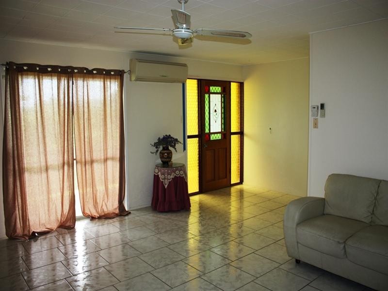 84 Bellambi Street, Toogoolawah QLD 4313