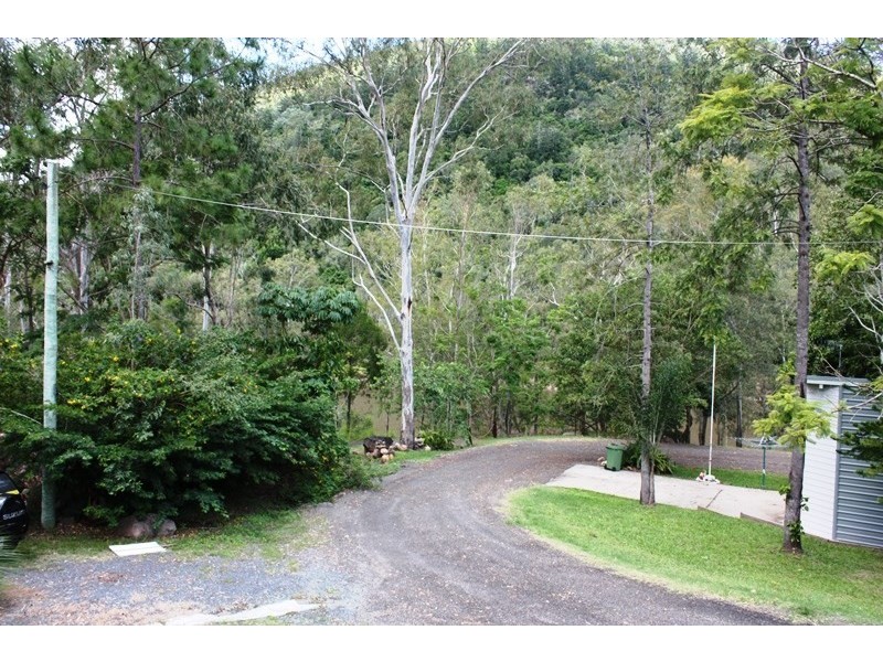 11 Jubilee Street, Somerset Dam QLD 4312