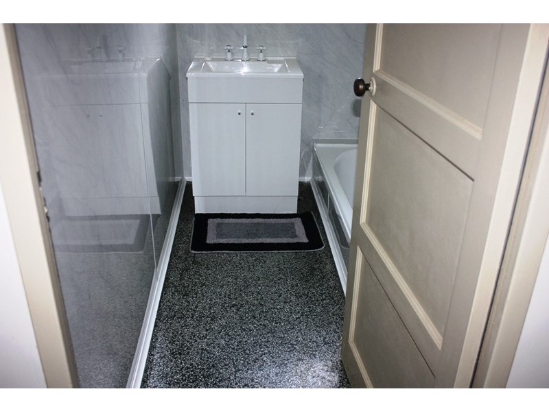 11 Jubilee Street, Somerset Dam QLD 4312