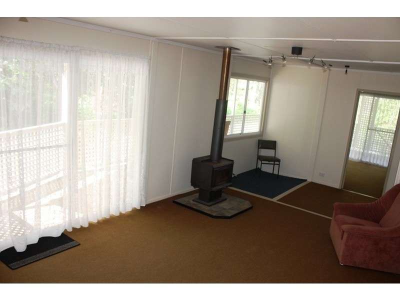 11 Jubilee Street, Somerset Dam QLD 4312