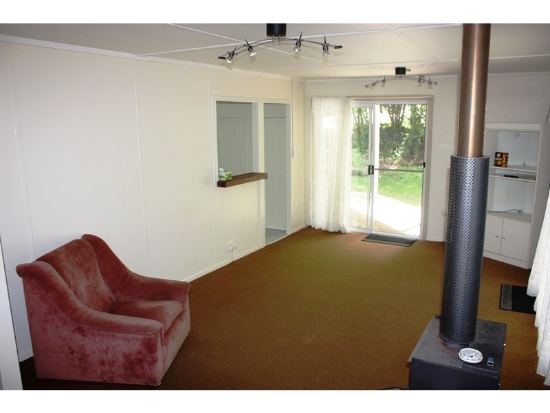 11 Jubilee Street, Somerset Dam QLD 4312