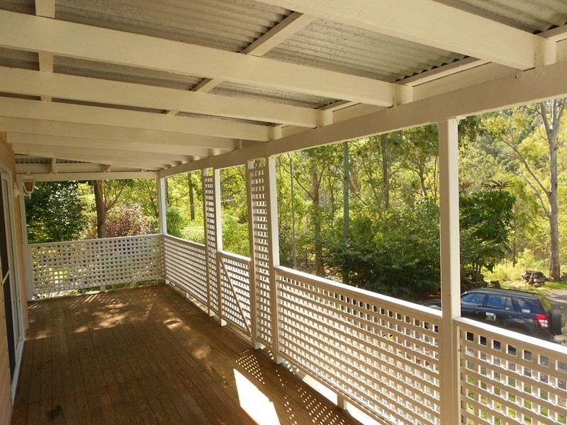 11 Jubilee Street, Somerset Dam QLD 4312