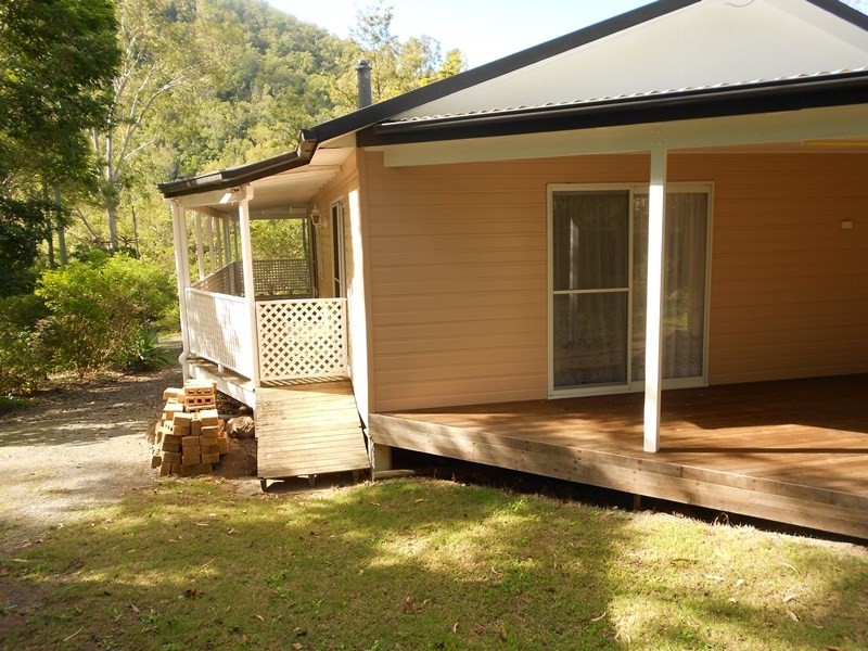 11 Jubilee Street, Somerset Dam QLD 4312