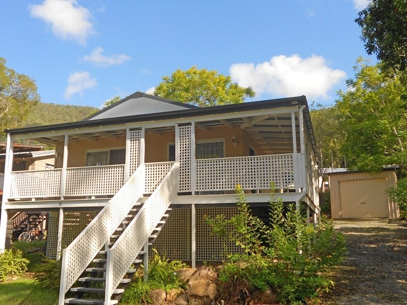 11 Jubilee Street, Somerset Dam QLD 4312
