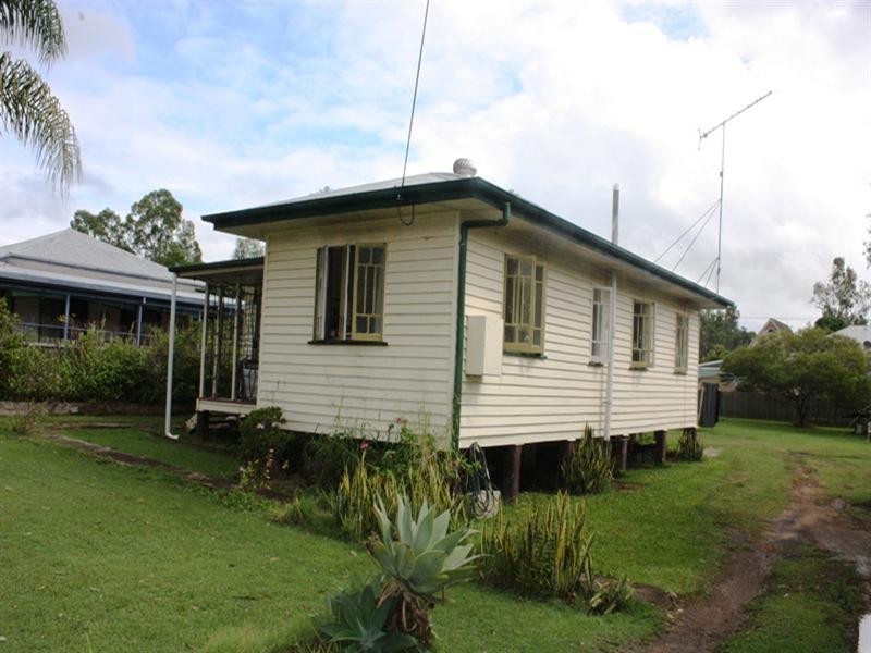 47 Dingyarra Street, Toogoolawah QLD 4313