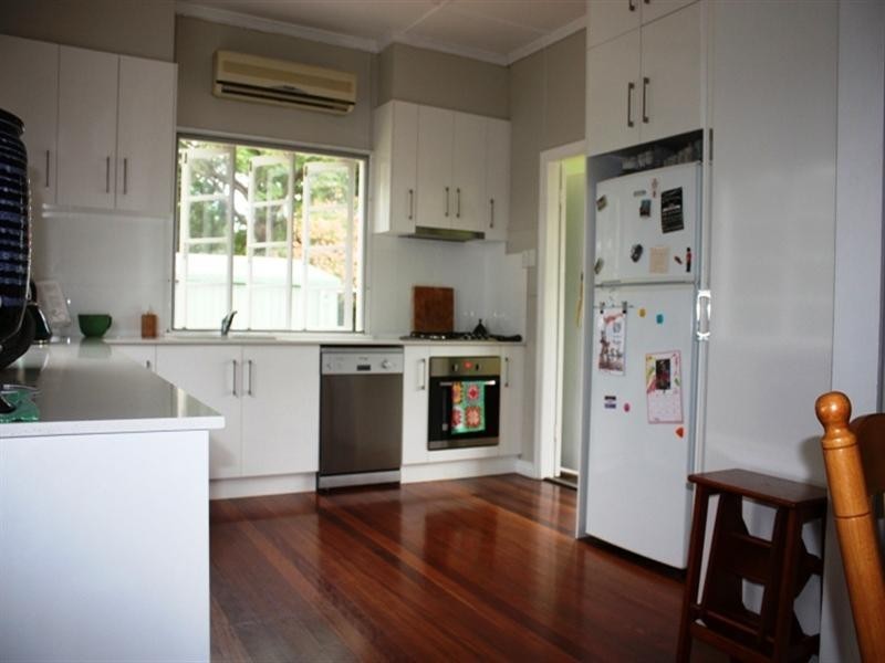 60 Dingyarra Street, Toogoolawah QLD 4313