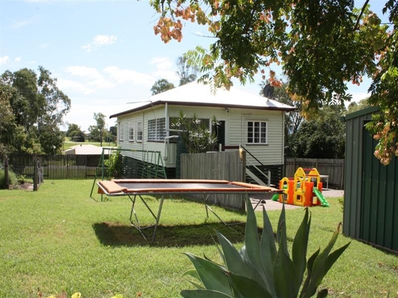 60 Dingyarra Street, Toogoolawah QLD 4313