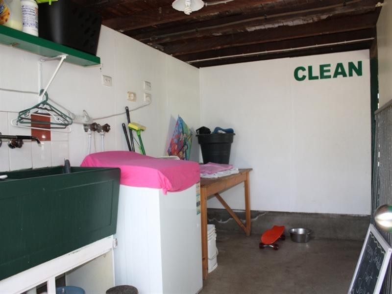 60 Dingyarra Street, Toogoolawah QLD 4313