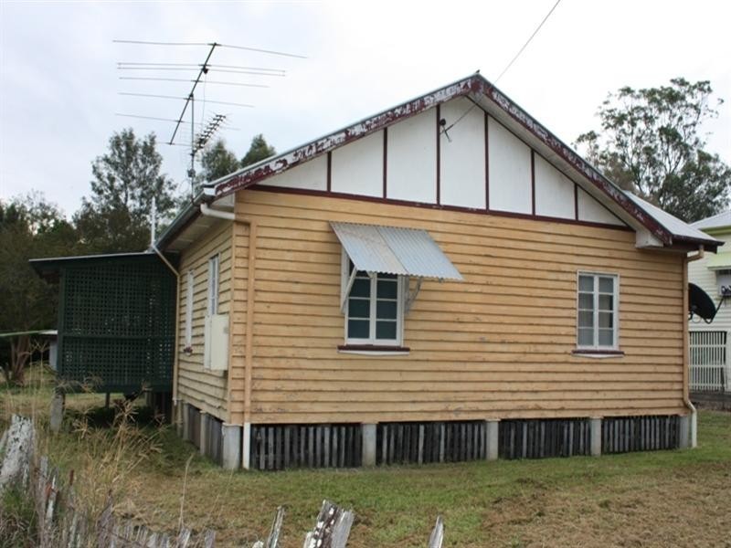 19 William Street, Linville QLD 4306