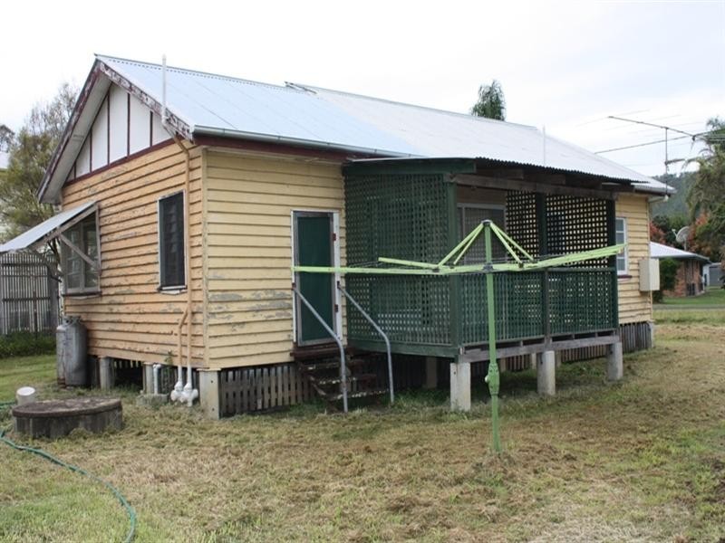 19 William Street, Linville QLD 4306