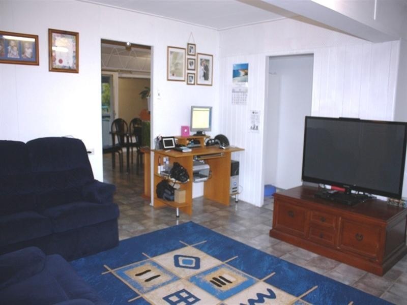 6 Dingyarra Street, Toogoolawah QLD 4313