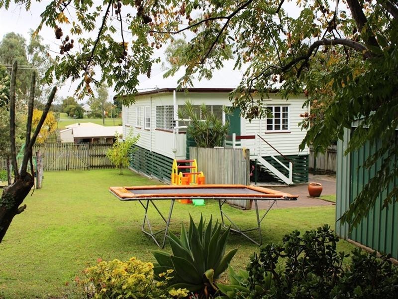 60 Dingyarra Street, Toogoolawah QLD 4313