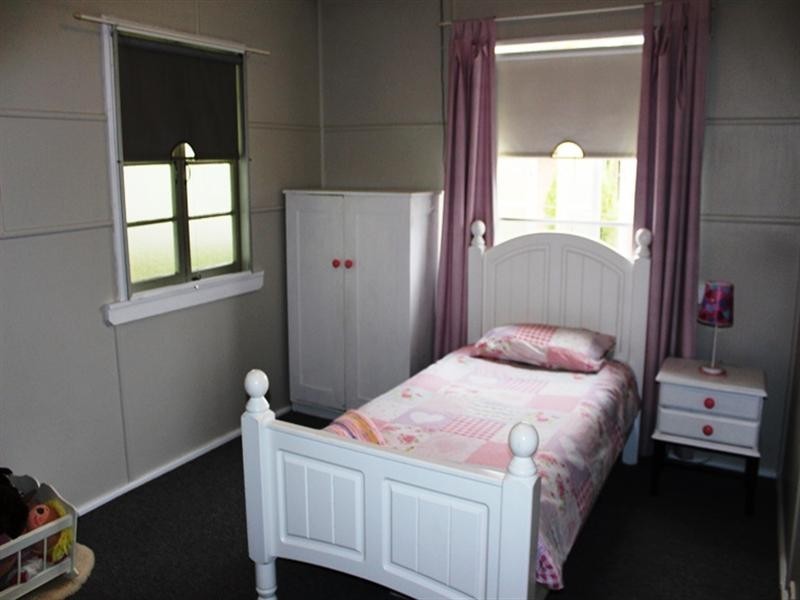 60 Dingyarra Street, Toogoolawah QLD 4313