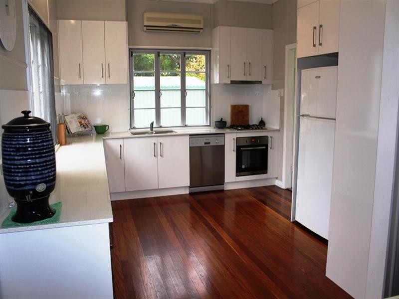 60 Dingyarra Street, Toogoolawah QLD 4313