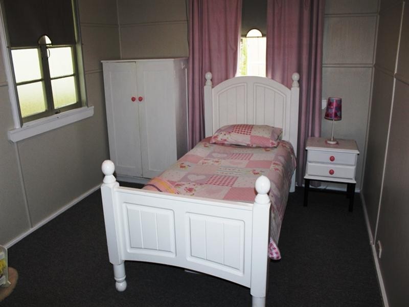 60 Dingyarra Street, Toogoolawah QLD 4313