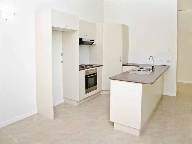 8/13 First Avenue, Somerset Dam QLD 4312