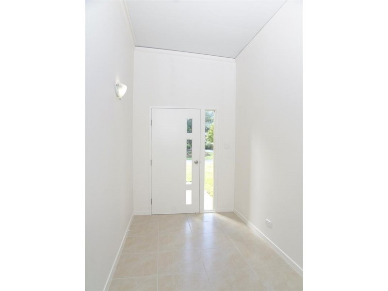 8/13 First Avenue, Somerset Dam QLD 4312
