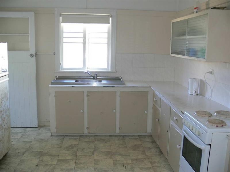 24 Short Street, Esk QLD 4312