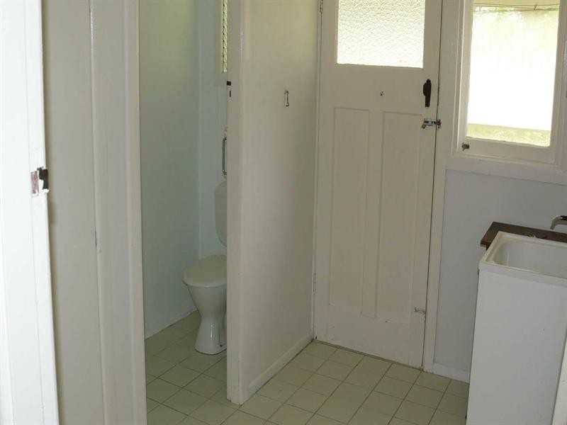 23 Down Street, Esk QLD 4312