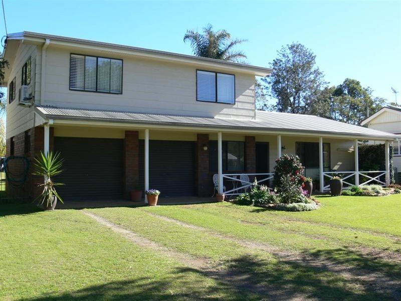 16 Adelaide Street, Esk QLD 4312