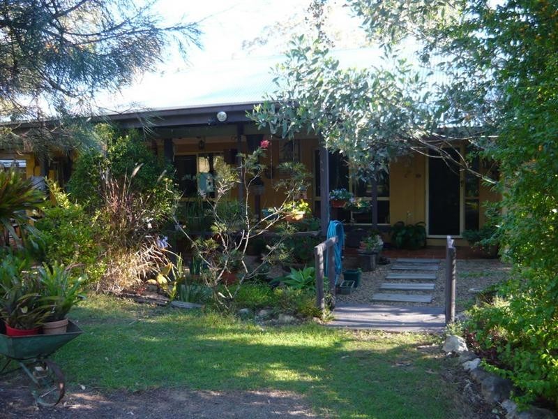 42 Buckingham Court, Mount Hallen QLD 4312