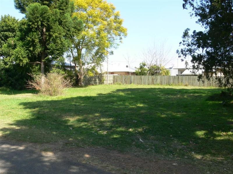 11 Francis Terrace, Esk QLD 4312