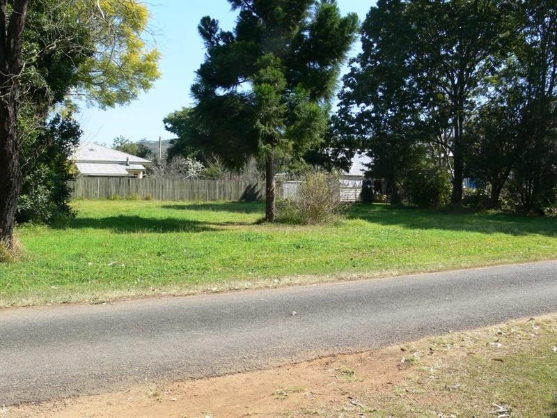 11 Francis Terrace, Esk QLD 4312