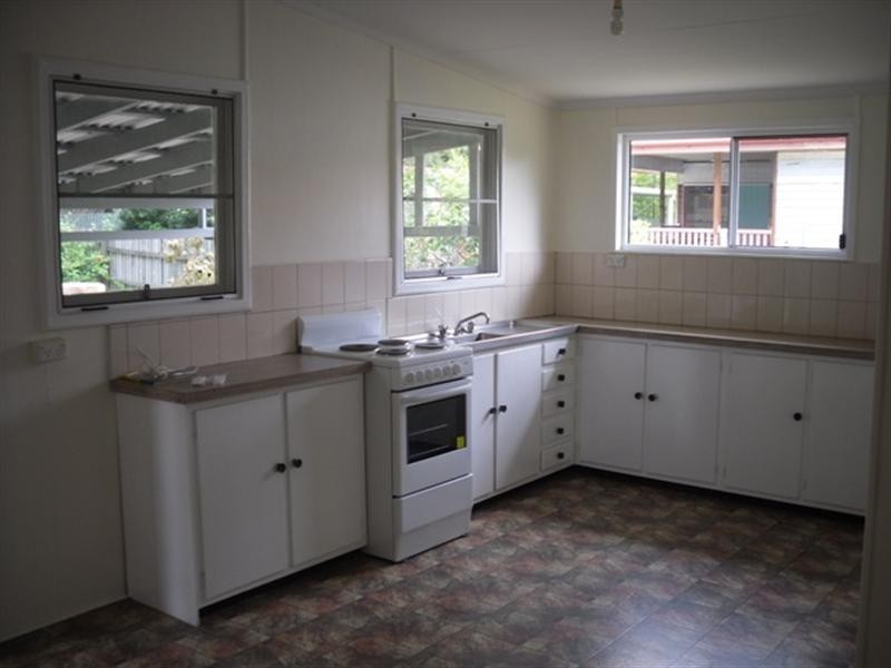 10 Short Street, Esk QLD 4312