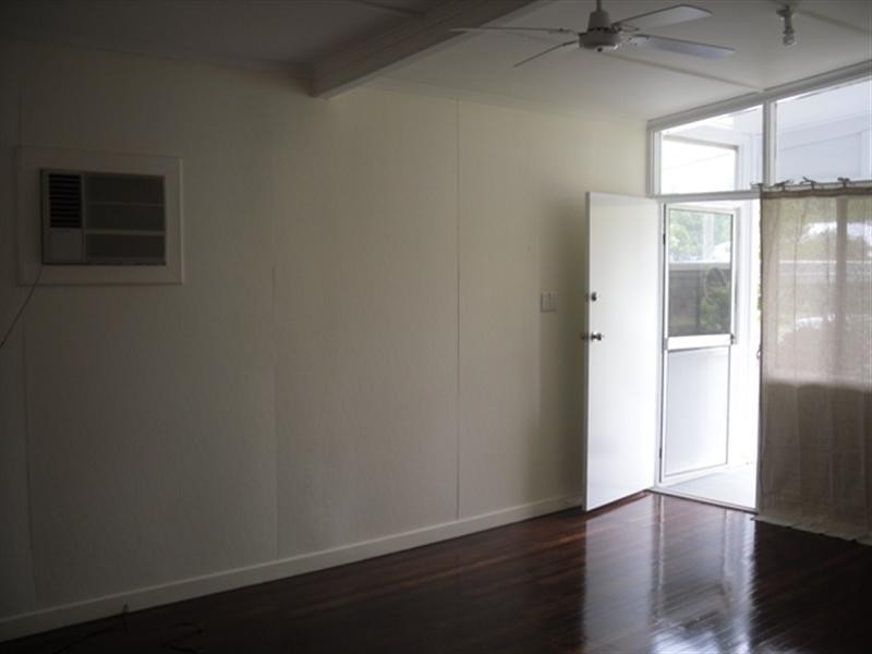 10 Short Street, Esk QLD 4312