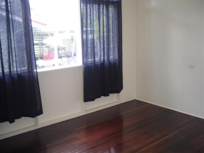 10 Short Street, Esk QLD 4312