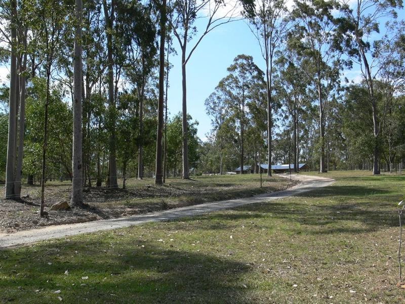 190 Edinburgh Drive, Mount Hallen QLD 4312