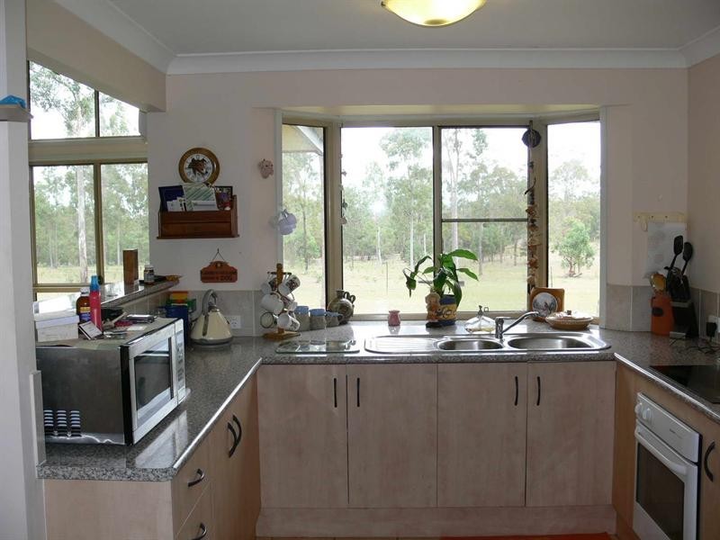 190 Edinburgh Drive, Mount Hallen QLD 4312