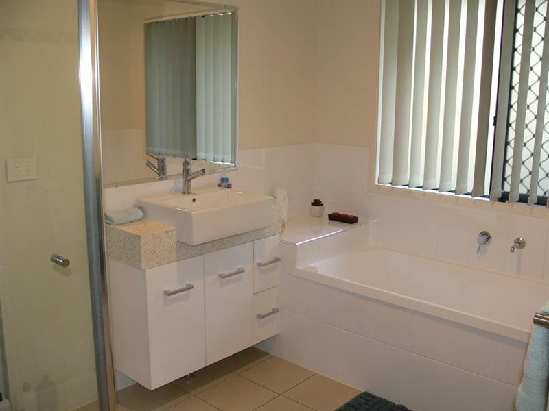 27 Edward Street, Esk QLD 4312