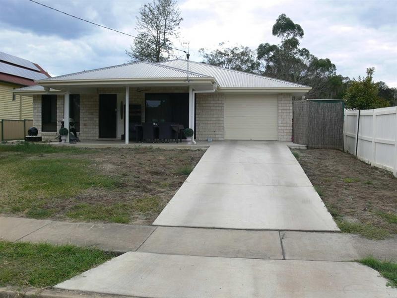 27 Edward Street, Esk QLD 4312