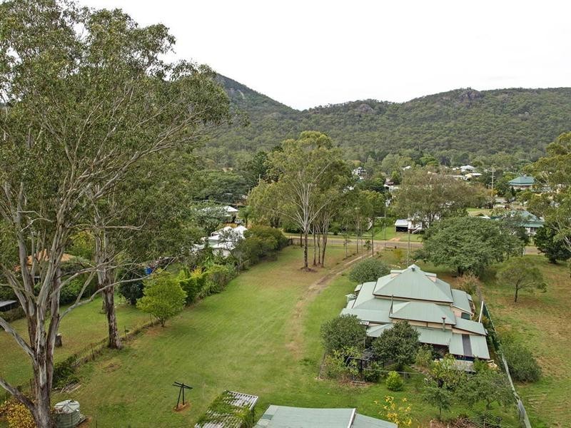 11 Richard Street, Esk QLD 4312