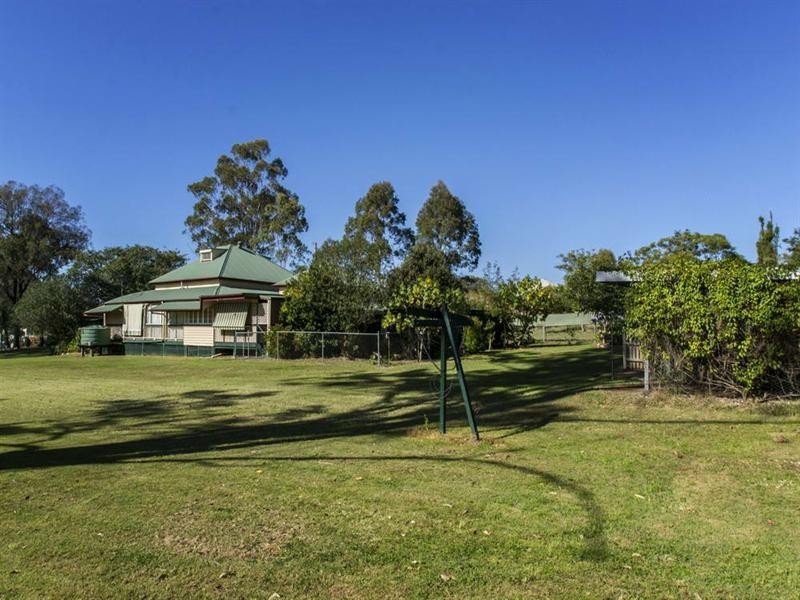 11 Richard Street, Esk QLD 4312